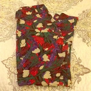 ⭐️SOLD⭐️LuLaRoe Floral Legging- Tall And Curvy